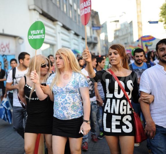 Haber | Homofobik doktorun trans bireye açtığı dava ertelendi!