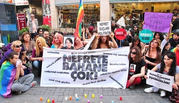 Haber | ``İbneler, dinsizler giremez`` diyerek eşcinsellere saldırdılar