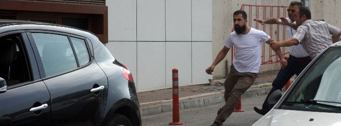 Haber | LGBT`lilere taşlı saldırı