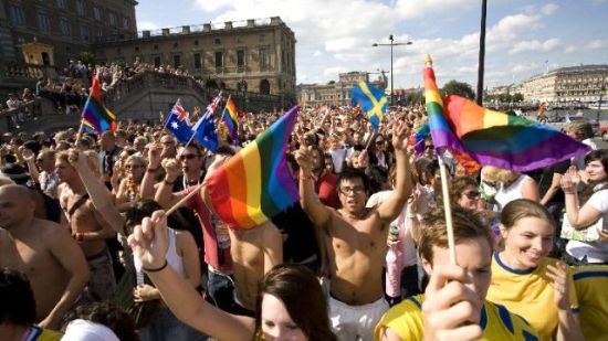 Haber | Stockholm`de Eşcinsel Yürüyüşüne 50 Bin Kişi Katıldı