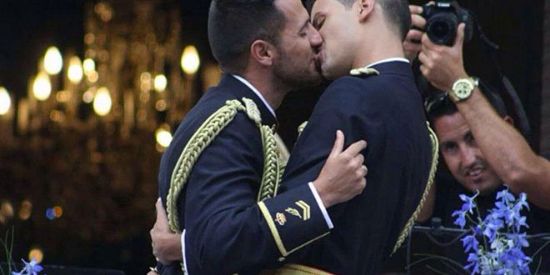 Haber | DÜNYANIN İLK EŞCİNSEL POLİS EVLİLİĞİ GERÇEKLEŞTİ