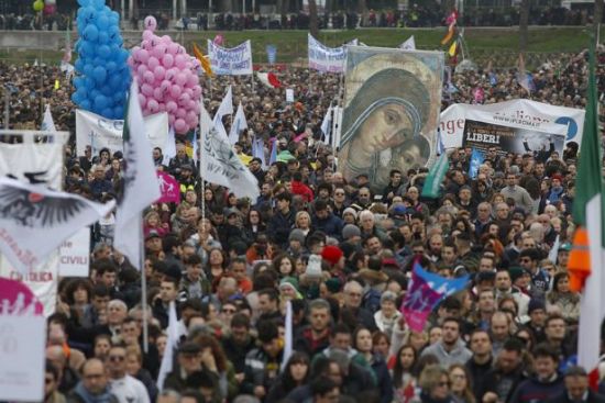 Haber | Roma`da Katolikler eşcinsel haklarına karşı yürüdü