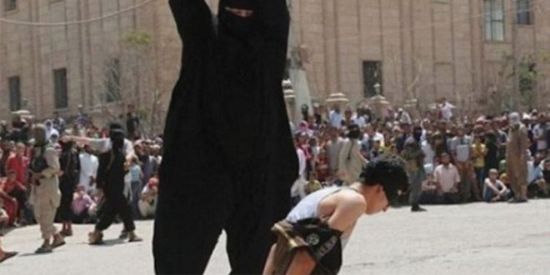 Haber | IŞİD, EŞCİNSEL YAPTIĞI İDDİASIYLA POP MÜZİK DİNLEYEN GENCİ İNFAZ ETTİ!