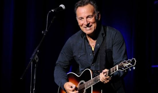 Haber | Eşcinsel karşıtı yasaya karşı konserini iptal etti