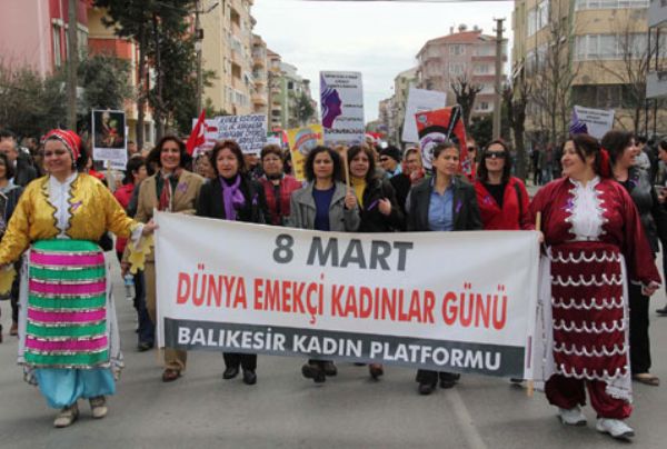 Haber | Kadınlar günü kutlamasında eşcinselden arama tepkisi