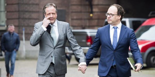 Haber | HOLLANDALI SİYASETÇİLER LGBT FARKINDALIĞI İÇİN EL ELE