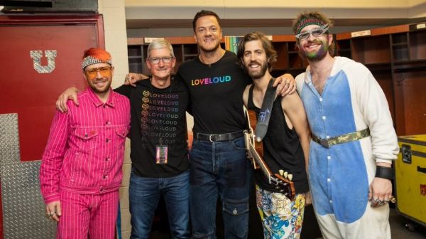 Haber | Tim Cook’tan LGBT Gençlere: Sizler Dünyaya Bir Armağansınız